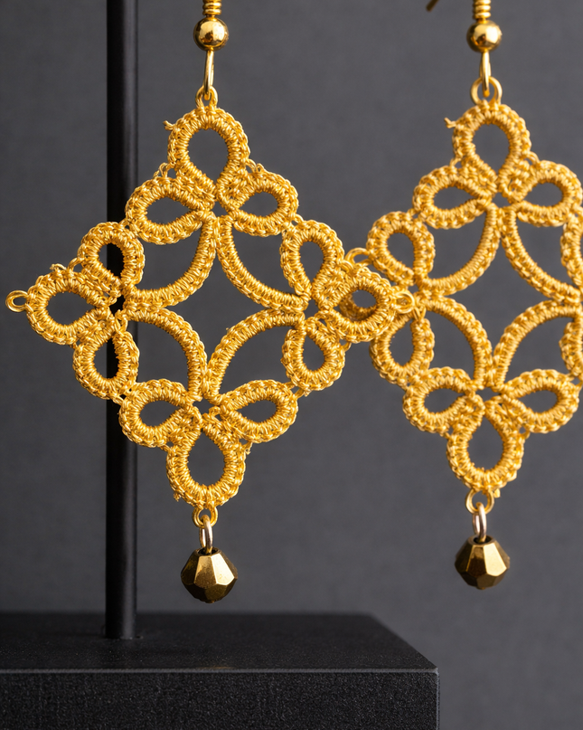 Aro con Técnica en Frivolité Dorado